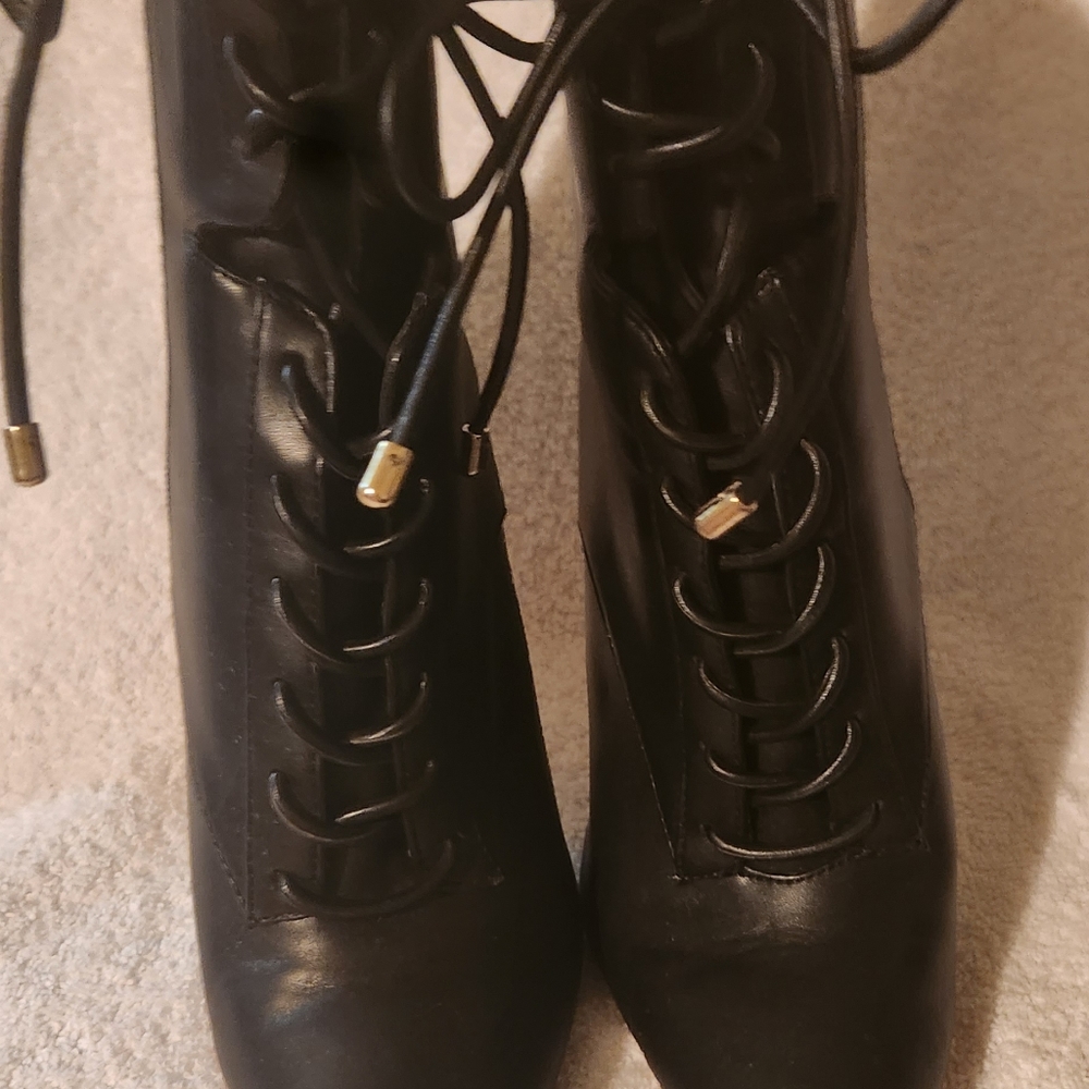 Aldo black lace up boots w heel
